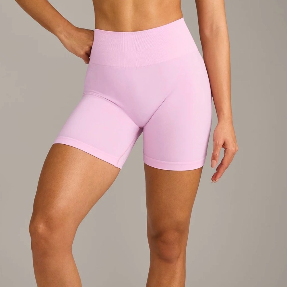 EFFORTLESSLIFT™ SEAMLESS SHORTS WITH GRAY LOGO